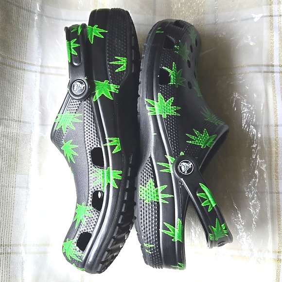 Crocs Classic Hemp Leaf Clog - Picture 5 of 12